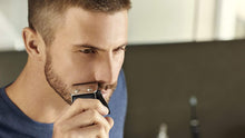 Carica l&#39;immagine nel visualizzatore di Gallery, Philips HC5100/15 Pro Clipper Regolacapelli con Motore Lineare e Lame Tip2Tip, Lame 100% Inox, 7 Pettini (0.5-25 mm), Cavo da 2.80 m