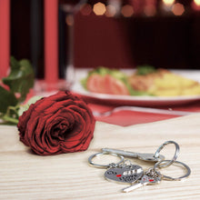 Carica l&#39;immagine nel visualizzatore di Gallery, TRIXES Portachiavi San Valentino a Cuore e Chiave con Freccia Argento / Cromo - Ilgrandebazar