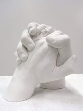 Carica l&#39;immagine nel visualizzatore di Gallery, Art King Kit Calco Mani Confezione XL | Impronta Mani e Piedi 3D per Adulti e Bambini | Comprende Accessori e Istruzioni in Italiano per Calco Mani Coppia | Kit per Calco in Gesso Professionale