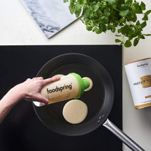 Carica l'immagine nel visualizzatore di Gallery, foodspring  - Shaker da 500ml - Lo Shaker perfetto per le tue proteine - Incluso il filtro per rendere il tuo shake più cremoso, con tappo a vite per una chiusura sicura