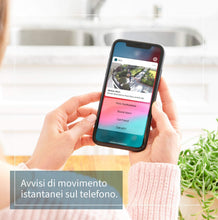 Carica l'immagine nel visualizzatore di Gallery, Arlo Essential Spotlight, Telecamera di videosorveglianza WiFi senza fili, con faro e allarme, Visione Notturna a Colori, 1080p, Audio, non richiede Base, 90 giorni di Arlo Secure inclusi, Bianco