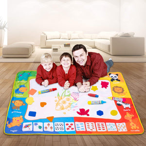SPLAKS Acqua Doodle Tappeto, Tappeto Magico Bambini 120 *90cm, con 6 Penne Magiche,1 Set di Francobolli , 9 Stampi e 1 Libretto di Disegni e 1 Zaino per Bambini