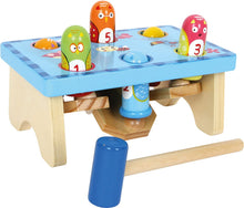 Carica l'immagine nel visualizzatore di Gallery, 5807 Banco da martellare small foot "Picchia l'uccellino", in legno, design colorato con numeri, incl. martello in legno, a partire dai 18 mesi