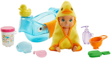 Carica l&#39;immagine nel visualizzatore di Gallery, Barbie- Playset Pappa e Bagnetto con Bambola Bebè Cambia Colore e Accessori Giocattolo per Bambini 3+ Anni, GHV84