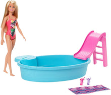 Carica l&#39;immagine nel visualizzatore di Gallery, Barbie- Playset Bambola con Piscina e Accessori Giocattolo per Bambini 3+ Anni, GHL91