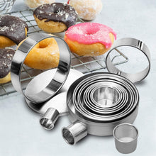 Carica l&#39;immagine nel visualizzatore di Gallery, JTENG 14PCS Coppapasta Rotondo Acciaio Inox Tagliapasta Aperta Tondo Stampi per Biscotti Formine Dolci Formine Rotonde con Una Scatola,per Gli Appassionati di Cottura, Pasta di Zucchero e Ciambella