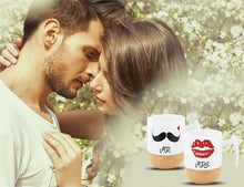 Carica l&#39;immagine nel visualizzatore di Gallery, Love-KANKEI Mr and Mrs Tazze di Ceramica con Base in Sughero - Regali di... - Ilgrandebazar