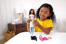 Carica l&#39;immagine nel visualizzatore di Gallery, Barbie Carriera a Sorpresa, Bambola con Abiti e Accessori, GFX86