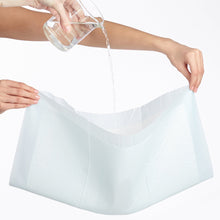 Carica l&#39;immagine nel visualizzatore di Gallery, AmazonBasics - Tappetini igienici assorbenti per animali Pacco da 100, Blu - Ilgrandebazar