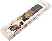 Carica l'immagine nel visualizzatore di Gallery, Ciao- Bacchetta Harry Potter (30cm) con Stemma Gryffindor in Scatola Clip, Colore Marrone, 20192