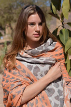 Carica l'immagine nel visualizzatore di Gallery, ZusenZomer Fouta Telo Mare XXL 95x190 cm - Telo Mare Leggero Grande 100% Cotone Assorbenza &amp; più Morbido - Asciugamani Hamam Design Esclusivo (Terra, Donne - 95 x 190 cm)