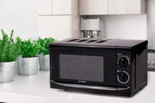 Carica l'immagine nel visualizzatore di Gallery, BBK Forno a Microonde Meccanico, 20 litri, 700 Watts, 4 anni di garanzia, Nero, 20MWS-706M/B