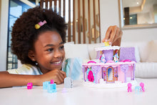 Carica l'immagine nel visualizzatore di Gallery, Polly Pocket- Playset Torta delle Sorprese a Tema Compleanno con Carosello di Unicorni e Tanti Accessori, Giocattolo per Bambini 4+Anni, GYW06