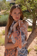 Carica l'immagine nel visualizzatore di Gallery, ZusenZomer Fouta Telo Mare XXL 95x190 cm - Telo Mare Leggero Grande 100% Cotone Assorbenza &amp; più Morbido - Asciugamani Hamam Design Esclusivo (Terra, Donne - 95 x 190 cm)
