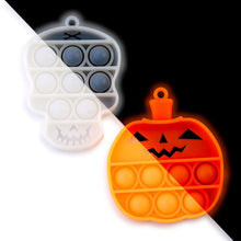 Carica l'immagine nel visualizzatore di Gallery, MIPEU Set 2pz Push Pop it Portachiavi Bubble Sensory Fidget Toy Mini Giocattoli a Bolle Fosforescenti per Autismo Sensoriale Educativo Antistress Sollievo Ansia, Bambini Adulti (Teschio-Zucca)