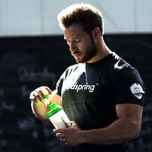 Carica l'immagine nel visualizzatore di Gallery, foodspring  - Shaker da 500ml - Lo Shaker perfetto per le tue proteine - Incluso il filtro per rendere il tuo shake più cremoso, con tappo a vite per una chiusura sicura