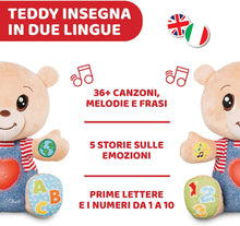 Carica l&#39;immagine nel visualizzatore di Gallery, Chicco Teddy Orso delle Emozioni, Peluche Evolutivo Interattivo Bilingue Italiano/Inglese, Gioco Educativo con Emozioni, Numeri e Lettere, Pupazzo con Luci e Canzoni - Giochi Bambini 6 Mesi - 5 Anni