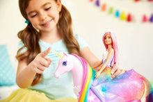 Carica l&#39;immagine nel visualizzatore di Gallery, Barbie-FXT26 Dreamtopia Playset con Bambola e Unicorno Grande Che Si Illumina con Chioma da Pettinare, Giocattolo per Bambini 3+ Anni, única, FXT26