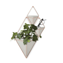 Carica l&#39;immagine nel visualizzatore di Gallery, Umbra Trigg Piccolo Set di Due VASI in Ceramica, piccolo, Calcestruzzo / Rame - Ilgrandebazar