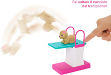 Carica l&#39;immagine nel visualizzatore di Gallery, Barbie- Dreamhouse Adventures Bambola Nuotatrice in Costume con Trampolino e Cucciolo Giocattolo per Bambini 3+ Anni, GHK23