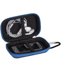 Carica l'immagine nel visualizzatore di Gallery, AGPTEK BC Protezione Copertura Durevole a Conchiglia per Lettore MP3 da 1,8 Pollochi(10 * 5cm) e Auricolare, Titolare con moschettone di Metallo, Blue