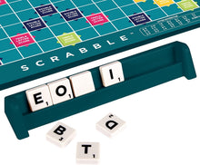 Carica l'immagine nel visualizzatore di Gallery, Mattel Games- Scrabble il Gioco da Tavola delle Parole Crociate, Divertimento per Tutta la Famiglia, per Bambini da 7+ Anni, Y9596