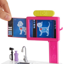 Carica l&#39;immagine nel visualizzatore di Gallery, Barbie- Carriere Playset Veterinaria Bambola, Cucciolo e Accessori Giocattolo per Bambini 3+ Anni, GJL68