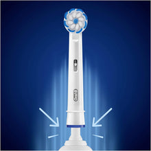 Carica l&#39;immagine nel visualizzatore di Gallery, Oral-B Sensitive Clean - Testine di Ricambio per Spazzolino Elettrico, Confezione da 10 Pezzi, Idea Regalo Natale