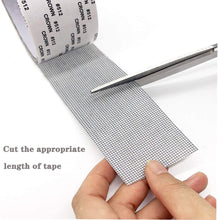 Carica l'immagine nel visualizzatore di Gallery, 2 PCS Nastro per Riparare Zanzariere Nastro Adesivo in Fibra di Vetro per Finestre Insetto, 5cm x 200cm (Grigio)