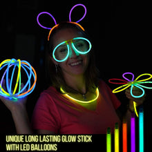 Carica l'immagine nel visualizzatore di Gallery, Kimimara Braccialetti Luminosi, Starlight Fluorescenti,100 Glowsticks Party con 122 Connettori per Creare Bracciali e Ciondoli, Giocattoli Luminosi per Illuminare Tutte le Vostre Feste 100 Set