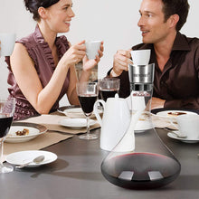 Carica l&#39;immagine nel visualizzatore di Gallery, BEYIMEI Decanter per Vino - Caraffa di Cristallo 100% Senza Piombo - Decantatore Aeratore per Rosso - Accessori Regali per la Degustazione del Vino, Compleanno, Matriminio (1700 ml)