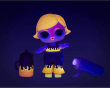 Carica l&#39;immagine nel visualizzatore di Gallery, L.O.L. Surprise! Lights Glitter Doll with 8 Surprises Including Black Light Surprises