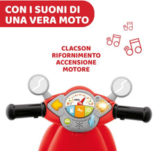 Carica l&#39;immagine nel visualizzatore di Gallery, Chicco Vespa per Bambini Primavera Rossa, Moto Giocattolo Cavalcabile con Pannello Elettronico, Luci e Suoni, Ruote di Supporto Rimuovibili, Max 25 Kg - Giochi per Bambini 1-3 Anni Rosso