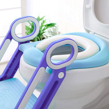 Carica l'immagine nel visualizzatore di Gallery, BAMNY Riduttore WC per Bambini con Scaletta Pieghevole, Kit Toilette Trainer Step Up con Cuscino Tenero Modello Universale (Azzurro)
