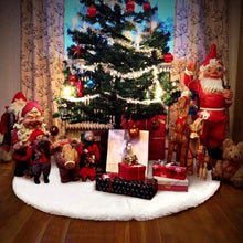 Carica l&#39;immagine nel visualizzatore di Gallery, arekeke Tappeto per Albero di Natale, Gonna Copertura di Base Bianco Peluche Pannello Esterno Albero Natale per Decorazione di Festa di Natale (90cm)