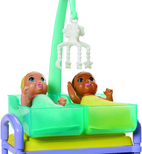 Barbie- Carriere Playset Pediatra Bambola, 2 Neonati e Accessori Giocattolo per Bambini 3+ Anni, GKH23
