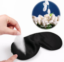 Carica l&#39;immagine nel visualizzatore di Gallery, Mascherina per Dormire, Gritin Mascherina per Occhi in 100% Seta Naturale Pura 100% bloccare la Luci per Donna e Uomo con Tappi per Orecchie e Cinghia Comoda Orientabile (Nero)