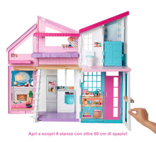 Carica l&#39;immagine nel visualizzatore di Gallery, Barbie - Casa di Malibu - Casa di Barbie Malibu - Playset Trasformabile con Plug-and-Play - Oltre 25 Accessori - 60 Cm - Regalo per Bambini da 3+ Anni, FXG57