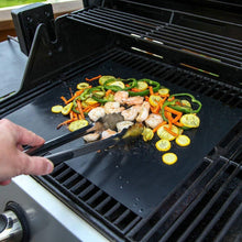 Carica l'immagine nel visualizzatore di Gallery, Set di 5 Barbecue Grill Mat, Gyvazla Stuoie Grigliata, Forno Liner, Cottura Mat, Riutilizzabile, Lavastoviglie Mat Cucina Sicura per Griglia Barbecue Grill