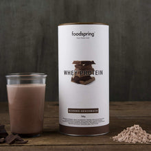 Carica l&#39;immagine nel visualizzatore di Gallery, foodspring - Whey Protein al Cioccolato - 750 g - 80% di proteine del siero del latte - Proteine per lo sviluppo muscolare