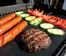 Carica l'immagine nel visualizzatore di Gallery, Set di 5 Barbecue Grill Mat, Gyvazla Stuoie Grigliata, Forno Liner, Cottura Mat, Riutilizzabile, Lavastoviglie Mat Cucina Sicura per Griglia Barbecue Grill
