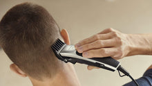 Carica l&#39;immagine nel visualizzatore di Gallery, Philips HC5100/15 Pro Clipper Regolacapelli con Motore Lineare e Lame Tip2Tip, Lame 100% Inox, 7 Pettini (0.5-25 mm), Cavo da 2.80 m