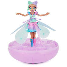 Carica l&#39;immagine nel visualizzatore di Gallery, HATCHIMALS Crystal Flyers, Bambola Pastel Kawaii, Giocattolo Magico Volante con Luci (la Confezione può Variare), Giocattoli per Bambini e Bambine, 5+ Anni