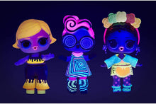 Carica l&#39;immagine nel visualizzatore di Gallery, L.O.L. Surprise! Lights Glitter Doll with 8 Surprises Including Black Light Surprises