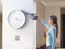 Carica l'immagine nel visualizzatore di Gallery, BLACK+DECKER DVA320J-QW Aspirabriciole Senza Fili Potente a Batteria Litio Bocchetta Aspirante Flessibile ed Estendibile, Spazzola per Tappezzeria Inclusa, Contenitore Rimovibile, 500 ml 21.6 Wh