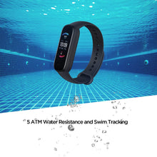 Carica l&#39;immagine nel visualizzatore di Gallery, Amazfit Band 5 Smartwatch Tracker Fitness Orologio Sport Smartband con Alexa Integrato Impermeabile 5 ATM di 15 Giorni, Contapassi, Monitoraggio Frequenza Cardiaca del Sonno e della Salute Normal Nero