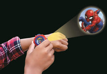 Carica l'immagine nel visualizzatore di Gallery, Lexibook Schermo Digitale per Orologio a proiezione regolabile-20 Immagini Spider-Man-per Bambini/Ragazzi-Rosso e Blu