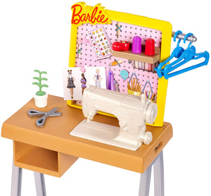 Barbie- Studio Stilista con Macchina da Cucire, Manichino e Accessori (Bambola Non Inclusa), FXP10