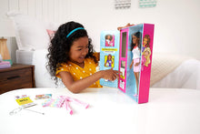 Carica l&#39;immagine nel visualizzatore di Gallery, Barbie Carriere Abiti a Sorpresa, Bambola Afroamericana con 2 Vestiti e Accessori da Scoprire, per Bambini 3+ Anni, GFX85