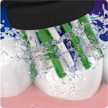 Carica l'immagine nel visualizzatore di Gallery, Oral-B Cross Action Testine di Ricambio per Spazzolino Elettrico con Tecnologia CleanMaximiser, Confezione da 10 Adatta alla Buca delle Lettere, Edizione Nera Crossaction
